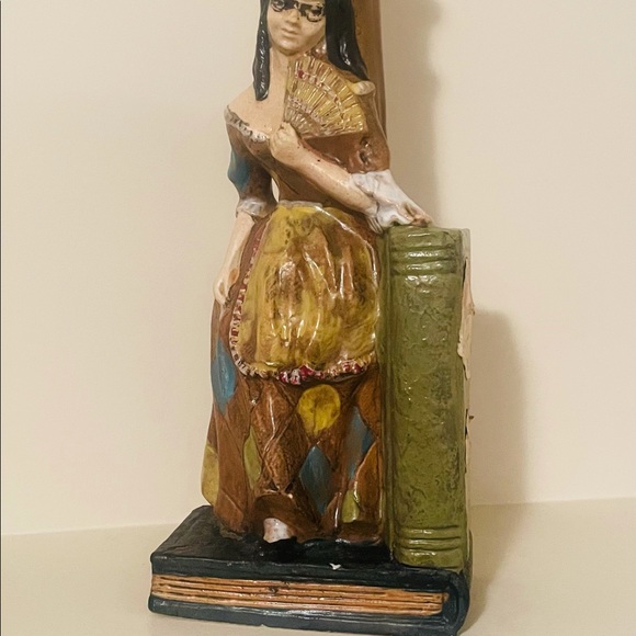Beautiful mysterious lady ceramic art piece - Picture 4 of 4